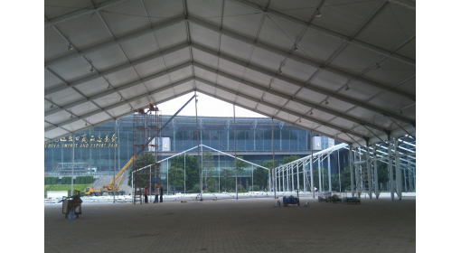 帳（zhàng）篷搭建